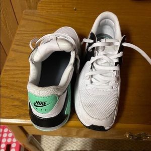 Nike Women’s Air Max Excee Size 7.5